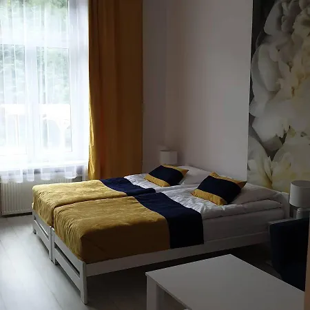 Apartament Na Dworcu Jedlina-Zdroj Exterior foto